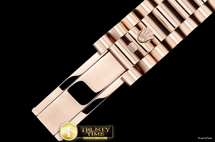 0927 RDD0208A – DayDate 40mm FlexibleFit 680